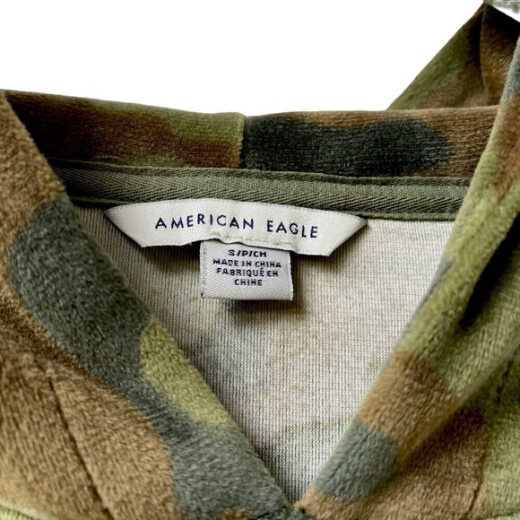 American Eagle Camo Hoodie Size Small Velour Olive Green Crop Pullover Top - Picture 5 of 7